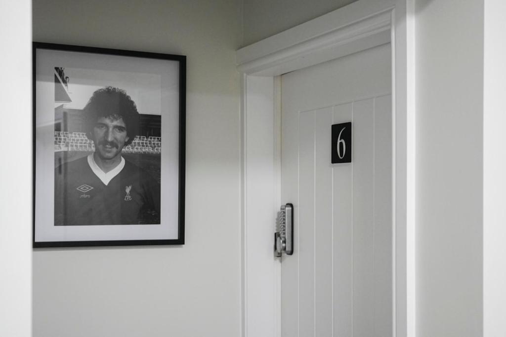 The Boot Rooms Anfield Liverpool Exteriör bild